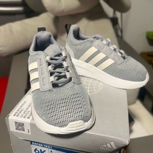 Toddler sneakers never worn